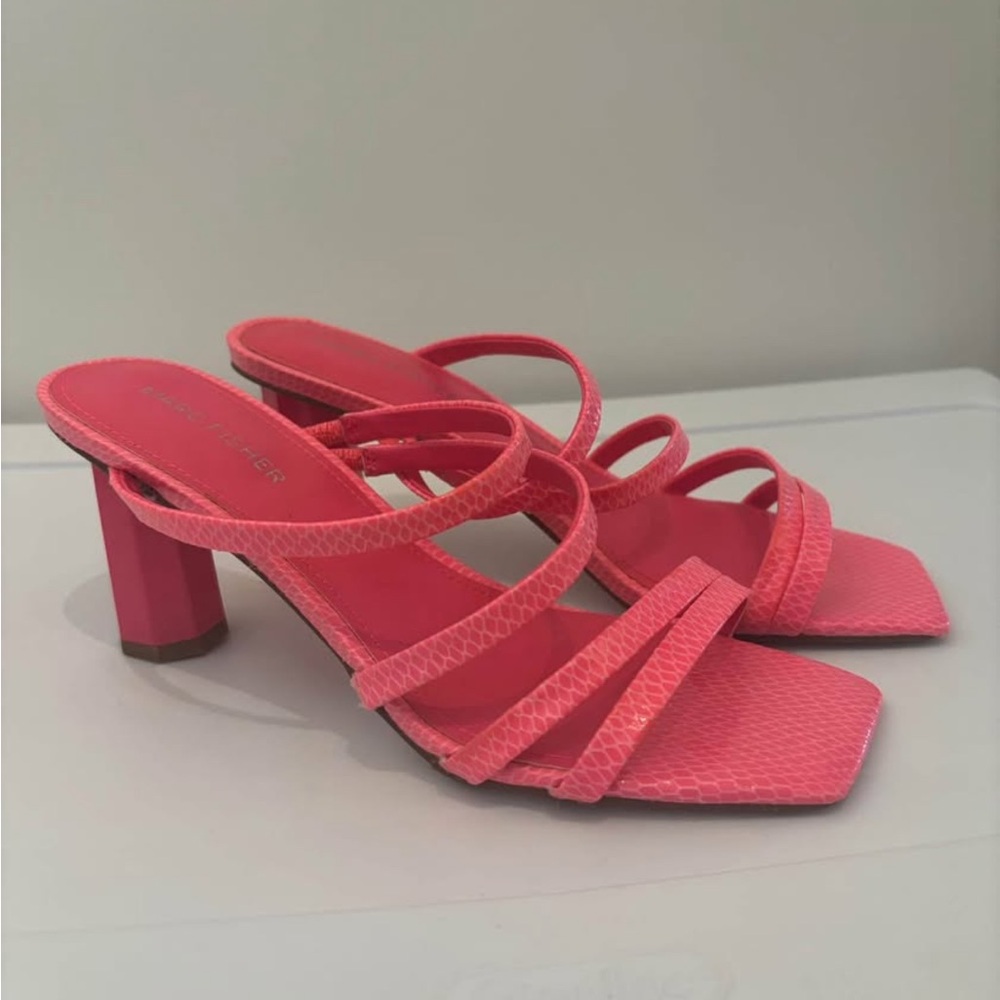 Pink sandals Marc Fisher